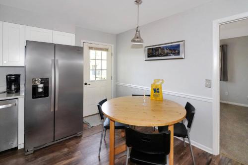 Shady Grove - Water views, Fireplace! Shady Grove - Water views, Fireplace!