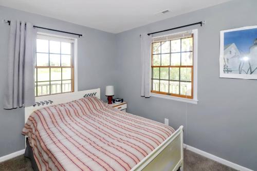 Shady Grove - Water views, Fireplace! Shady Grove - Water views, Fireplace!