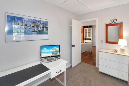 Shady Grove - Water views, Fireplace! Shady Grove - Water views, Fireplace!