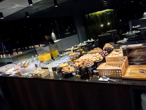 Porto Bom Sucesso Hotel by gaiarooms 4-Star Hotel view