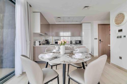Spacious Corner Retreat 1BR with Stunning Views, Dubaï (photo 8)