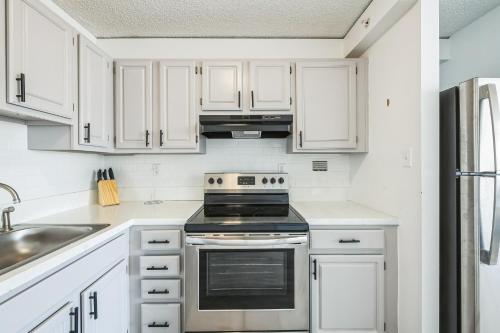 Legacy At Imperial Village 418 I 2 Bed 1 Bath near Richmond Nemzetközi Versenypálya