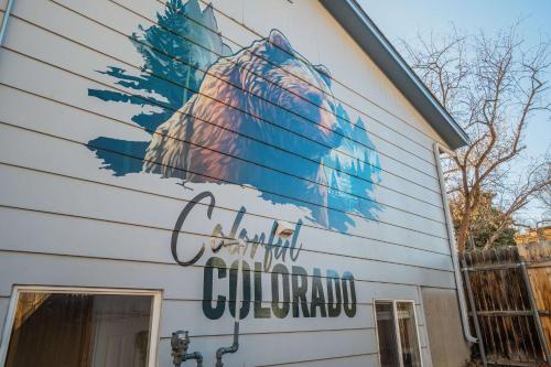 Runaway Escapade SmartTVs Sleeps10 FullKitchen Self-Entry in Colorado Springs, USA