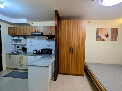 King Bed, Big Kitchen, Fast WiFi, Near Airport, Lapu Lapu City (foto 3)