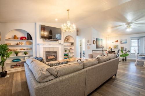 Hawaiian Surfer Haven - Family Stay Near Slopes in Lindon