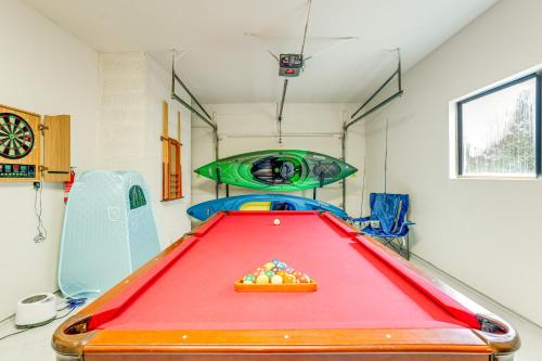 Hot Tub and Sauna Dewey Getaway with Community Perks