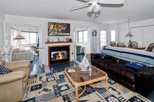 Sun Rayes - Pet friendly, waterfront with boat dock!, Greenbackville (фото 2)