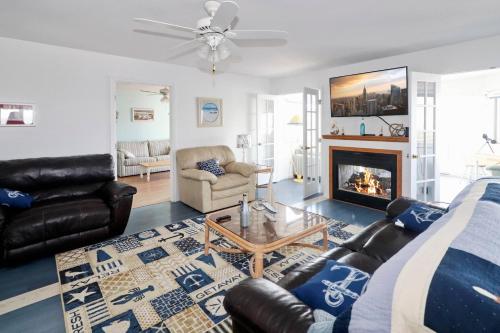 Sun Rayes - Pet friendly, waterfront with boat dock!, Greenbackville (фото 4)