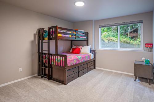 Penguin Ridge Perch + Girdwood Vibes