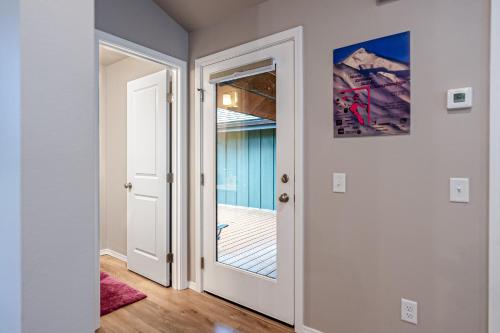 Penguin Ridge Perch + Girdwood Vibes