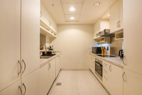 2-Bedroom Apartment with Full Burj Khalifa & Opera House Views Just 9 Min Walk to Dubai Mall! - image 12