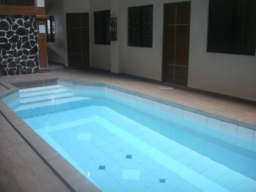 Kolam renang, Janus Luxury Suites in Malabanas