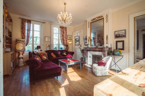Chambre d’hôtes au Château Le Bas Bleu, Anaïs Nin (Chambre d’hotes au Chateau Le Bas Bleu, Anais Nin) in Quesnoy-le-Montant