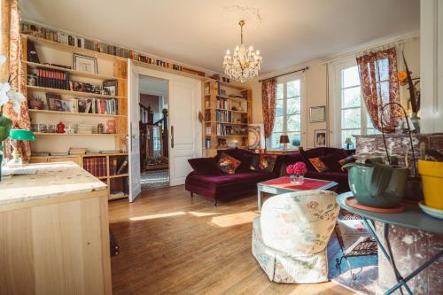 Chambre d’hôtes au Château Le Bas Bleu, Anaïs Nin (Chambre d’hotes au Chateau Le Bas Bleu, Anais Nin) in Quesnoy-le-Montant