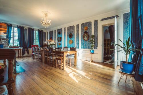 Chambre d’hôtes au Château Le Bas Bleu, Anaïs Nin (Chambre d’hotes au Chateau Le Bas Bleu, Anais Nin) in Quesnoy-le-Montant