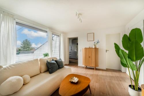 Helles Rooftop Serviced Apartment an der Schweizer Grenze in Küssaberg, Deutschland