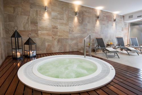 Pezsgőfürdő, ARC Recoleta Boutique Hotel & Spa near Nemzeti Művészeti Múzeum