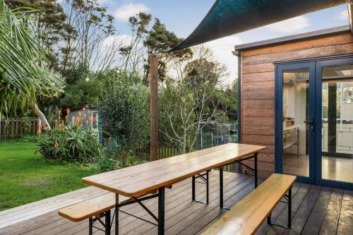 Sunny Mid Century Style Home 3 BR 2 BA 2 CarParks