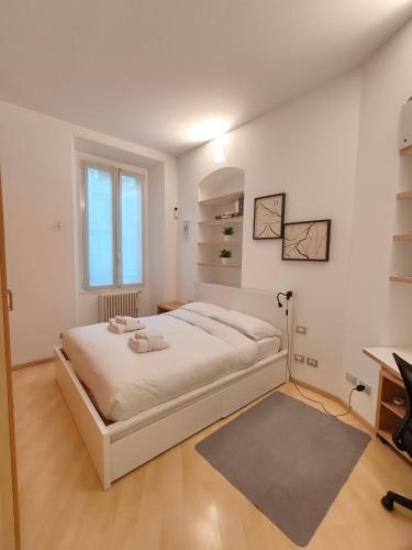 Milano Center Apartment in Shopping and living Area with AC, Wifi, steps from M1 and Airport and Fiera Milano link, Milan (photo 3)