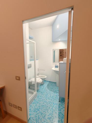 Milano Center Apartment in Shopping and living Area with AC, Wifi, steps from M1 and Airport and Fiera Milano link, Milan (photo 9)