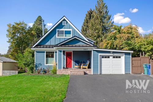 Cozy Farmhouse w Treehouse Fire Pit 1 Mile to Beach Close to Skiing Adventures 1226