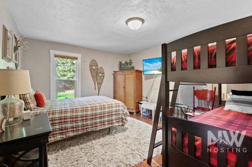 Cozy Farmhouse w Treehouse Fire Pit 1 Mile to Beach Close to Skiing Adventures 1226