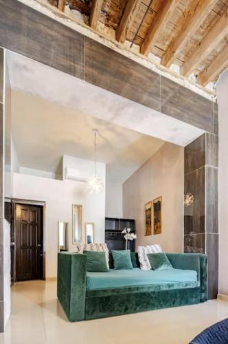 Executive Suite image 10
