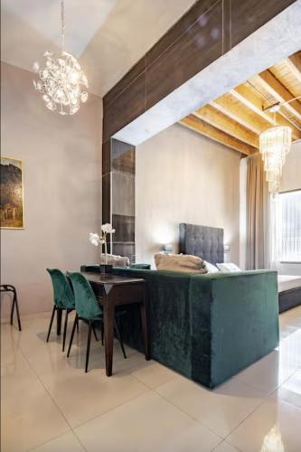Executive Suite image 9