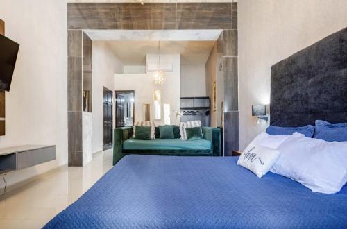 Executive Suite image 6