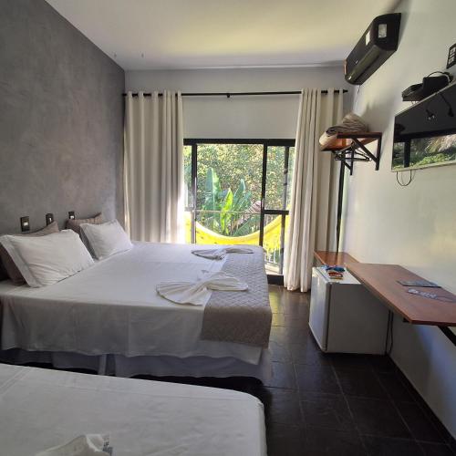 1 queen bed, 2 twin beds