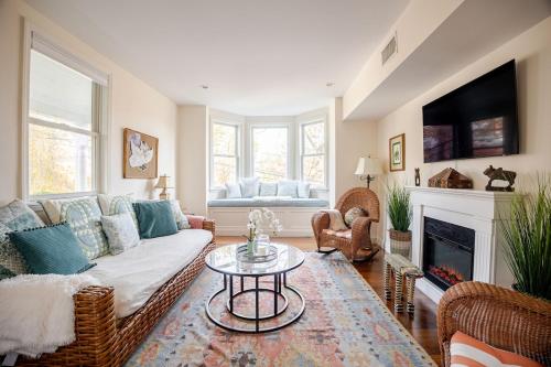 Best hotel alternative for big group near train to NYC