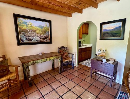 654605751 Blue Iguana Inn