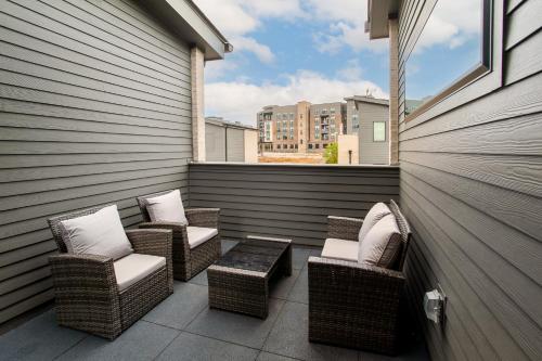 Modern Cityscape - Walk to Campus & Downtown Knox
