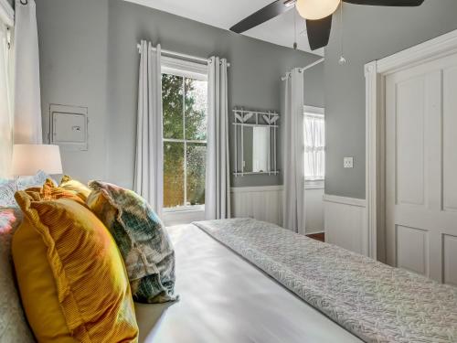 Cute Thomas Square Cottage Monthly Stays Heated Pool Access by Southern Belle Savannah 1388