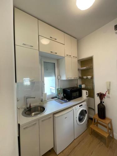 Hilton View Cozy Njegoseva Vracar Apartment - Sleeps 4 - image 4