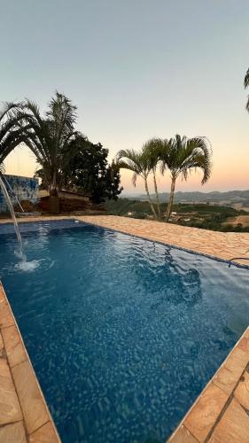 Chácara Mobíliada com Piscina, Serra Negra