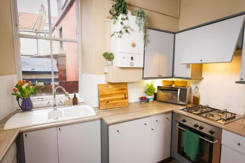 Heron House: The Forth Rail Bridge Cottage in 北女王渡