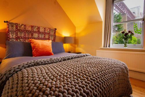 Heron House: The Forth Rail Bridge Cottage in 北女王渡