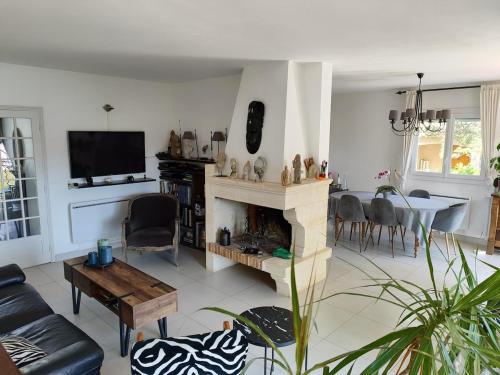 Villa with large spacious apartment, Privatized with big garden and swimming pool in Beaulieu (Languedoc-Roussillon)