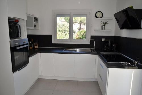 Villa with large spacious apartment, Privatized with big garden and swimming pool in Beaulieu (Languedoc-Roussillon)