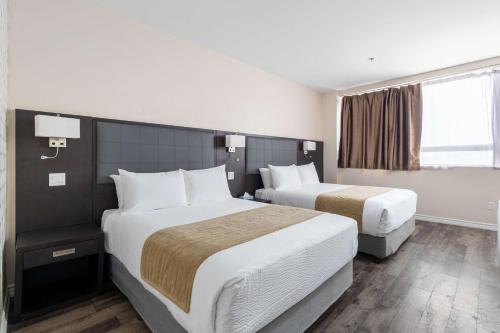 Hotel Montreal Metropolitan, an Ascend Collection Hotel Room Type - Efficiency Queen Suite with Two Queen Beds - Non Smoking
