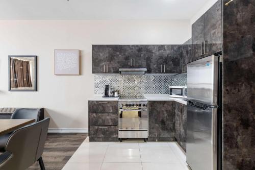 Kitchen, Hotel Montreal Metropolitan, an Ascend Collection Hotel in Villeray-Saint-Michel-Parc-Extension