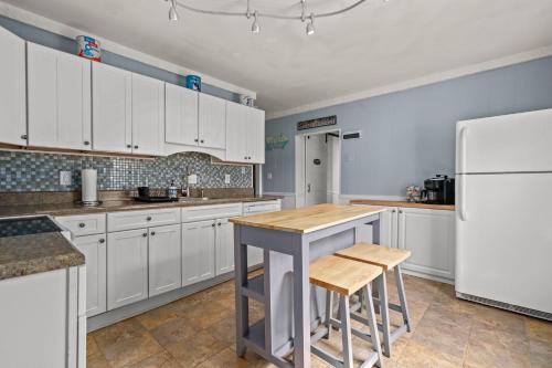 The Great Escape - renovated in-town charm! in Cape Charles