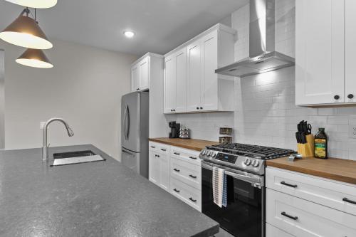 3325 Bright Urban Comfort - image 4