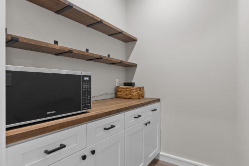 3325 Bright Urban Comfort - image 13