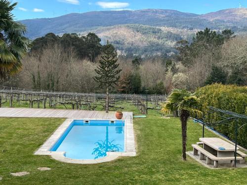 Swimming pool, O canto do grilo in As Laxas