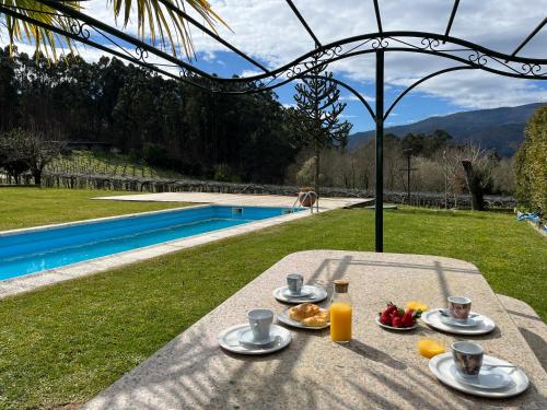 Swimming pool, O canto do grilo in As Laxas