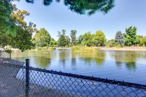 Pet-Friendly Home with Grill 2 Mi to Autzen Stadium! - image 3