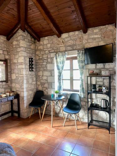 Saint George Apartments I & IV in Калавріта