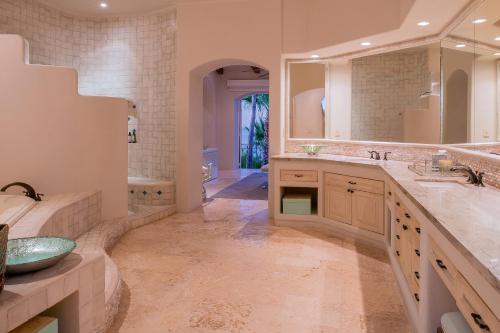 Beautiful 3 Bd Villa with Staff and Steps from the Beach in Villas Del Mar Palmilla in San José del Cabo, Mexico